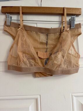 Pinko lingerie Lace  bra and panty set in nude NWT Size L with logo “Love Birds”